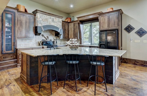 Paradise Hill Casa | Paradise Point. Large House with Lake View and Boat Slip