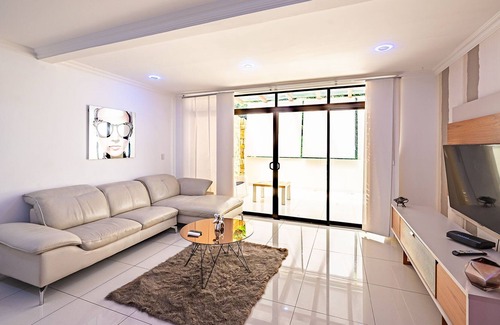 Santa Ana Apartamento | Paradise Retreat - Amenities, Parking & Location