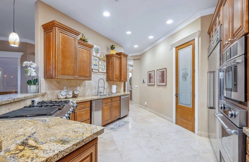Bullhead City Casa | Paradise Riverfront Home with Spa and Dock Sleeps 16+