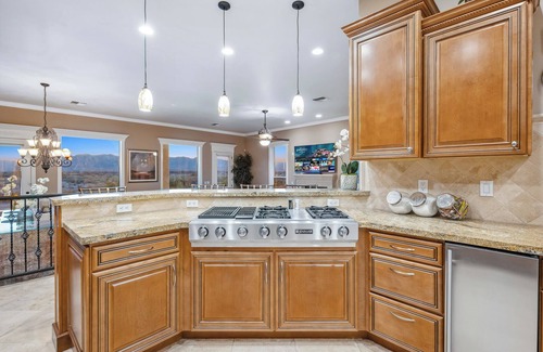 Bullhead City Casa | Paradise Riverfront Home with Spa and Dock Sleeps 16+