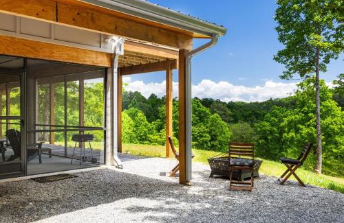 Young Harris Casa | Paradise View 4br Fall Retreat Firepit Dogs