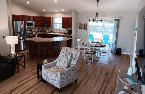 Duval Casa | Paradise Village home in perfect golfing and recreation center location.