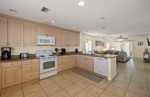 Laurel Casa | Paradise Way + Walk to Beach’s, Restaurants!
