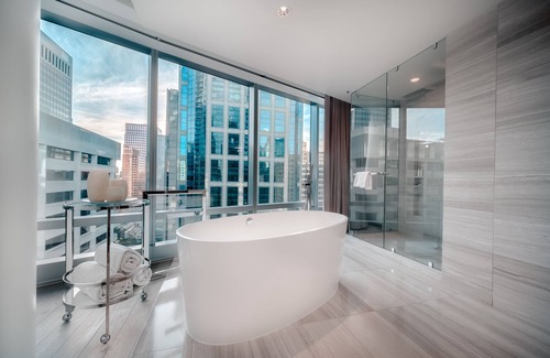 Coal Harbour Hotel | Paradox Vancouver