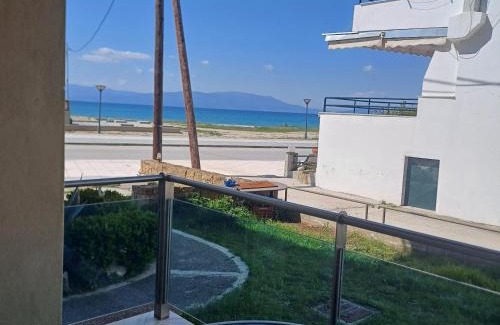 Paralia Ofryniou Apartamento | Paralia Ofriniou Sea view apartment