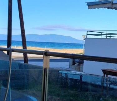 Paralia Ofryniou Apartamento | Paralia Ofriniou Sea view apartment