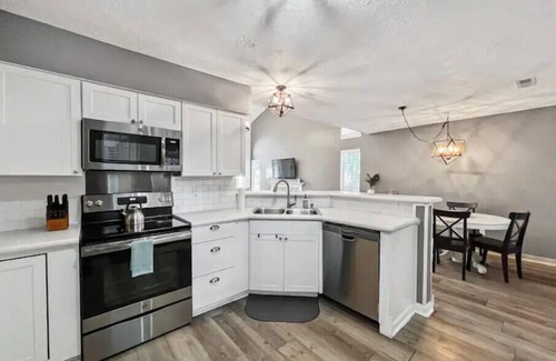 Summerville Casa | Paramour: huge yard home with ground floor bedroom 25 min to Charleston