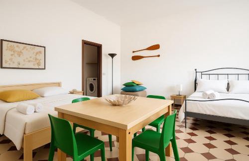 Paratico Apartamento | PARATICO - Lakefront apartment with private pool and free parking
