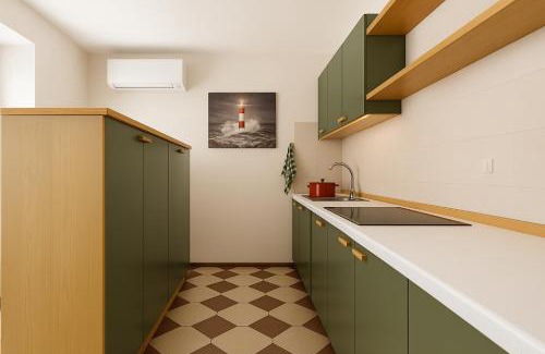 Paratico Apartamento | PARATICO - Lakefront apartment with private pool and free parking