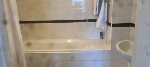 Bridgend Casa | Parc Lodge Guesthouse
