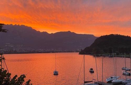 Valmadrera Apartamento | PARE BAY - Como Lake Holiday Apartment - Amazing Lake View