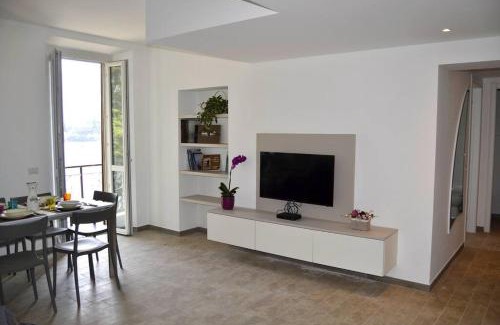 Valmadrera Apartamento | PARE BAY - Como Lake Holiday Apartment - Amazing Lake View