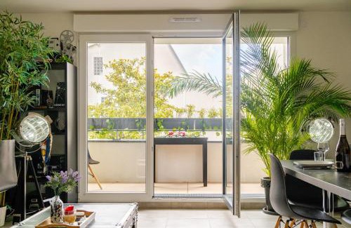 Bagnolet Apartamento | Paris I 77m Cosy luxe I Near by subway 11 & airport