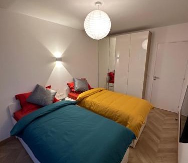 Pantin Apartamento | PARIS PANTIN Magnifique Appartement 4 pièces de 108m2 avec 2 PARKING intérieur - très cosy pour 1 à 12 personnes - Entièrement refait à neuf ENTIRE APARTMENT LUXURIOUS AND WARM - PANTIN PARIS 19 ème FREE WIFI GRATUIT