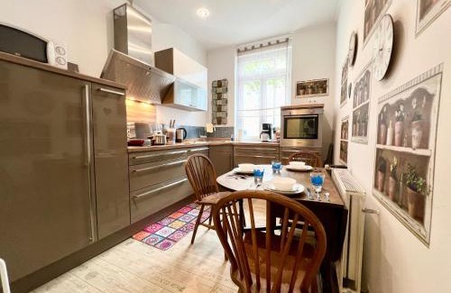 Altendorf Apartamento | Paris Suite für 4 mit Küche und WIFI