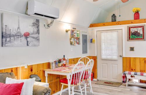 Paris Casa | Paris Vacation Rental about 22 Mi to Mount Magazine!