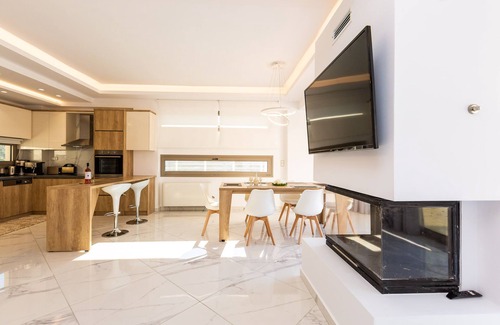 Bali Villa | Paris Villa, with Pool, BBQ, Playground & SeaViews