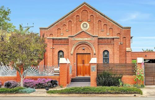 Torrensville Apartamento | Parish Court - A Unique Contemporary Conversion