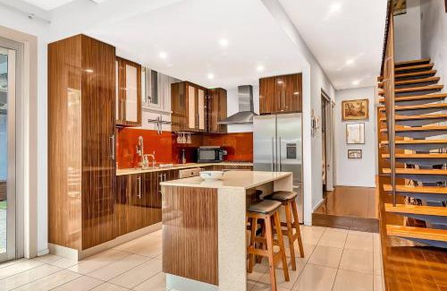 Torrensville Apartamento | Parish Court - A Unique Contemporary Conversion