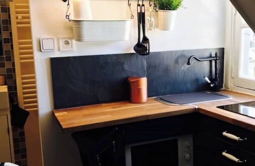 Quartier de la Goutte-d'Or Apartamento | Parisian studio, ideal location, Sacré Coeur view