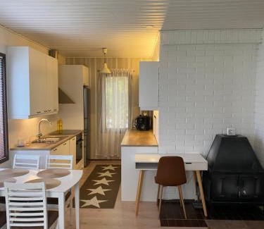 Hameenlinna Apartamento | Paritalo lähellä palveluja