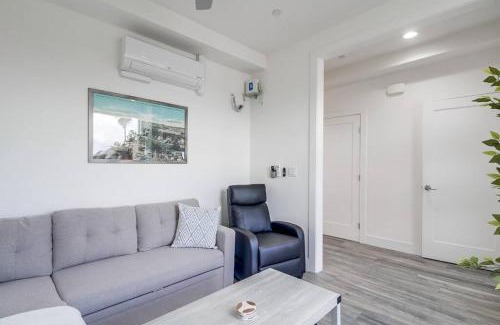University Heights Apartamento | Park Blvd Paradise 302 - ADA compliant with a Spa