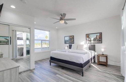 University Heights Apartamento | Park Blvd Paradise 302 - ADA compliant with a Spa