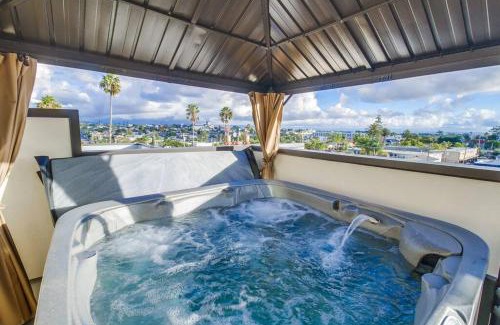 University Heights Apartamento | Park Blvd Paradise 303 - King Bed with a Private Spa