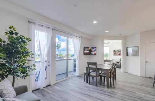 University Heights Apartamento | Park Blvd Paradise 304 - New Construction with King Bed