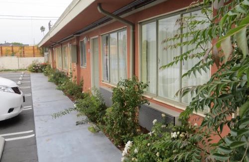 Pico - Robertson Hotel | Park Cienega Motel