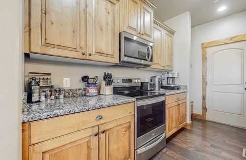 Snowbird Casa | Park City Adjacent - Jordanelle Retreat: 4 bed 3.5 bath townhome sleeps 13