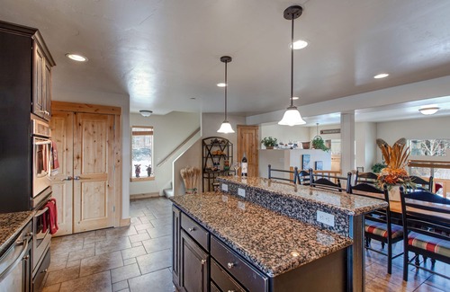 Bear Hollow Village Casa | Casa adosada de 4 habitaciones Park City. Duerme 12. Jacuzzi privado!