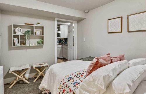 Alpine Casa | Park Close By|Big Grass Yard|Rooftop Patio