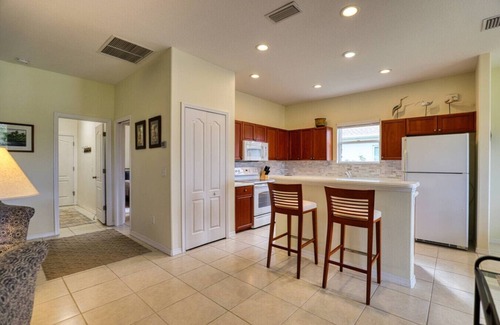 Englewood Casa | Park Forest Pond Villa
