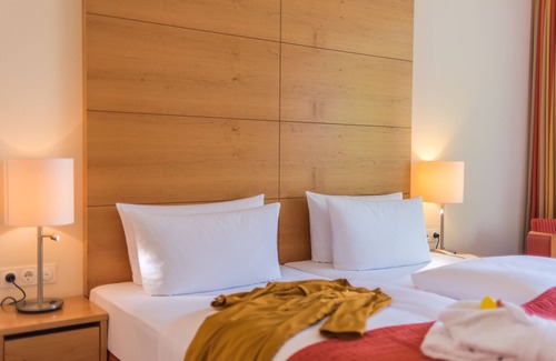 Warnemuende Hotel | Park-Hotel Hübner