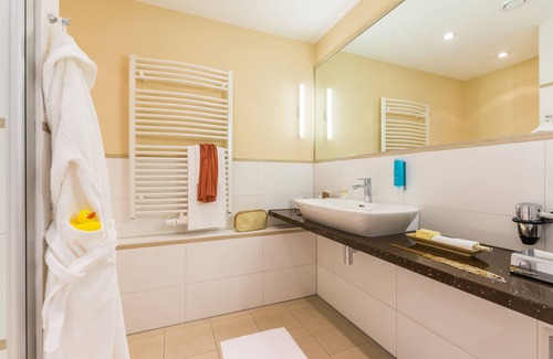 Warnemuende Hotel | Park-Hotel Hübner