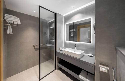 Corniche Hotel | Park Inn by Radisson Al Khobar