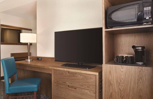 Brampton Hotel | Park Inn by Radisson Brampton, On