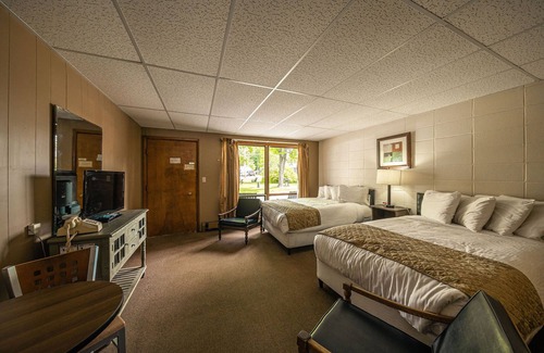 Tupper Lake Hotel | Park Motel and Cabins