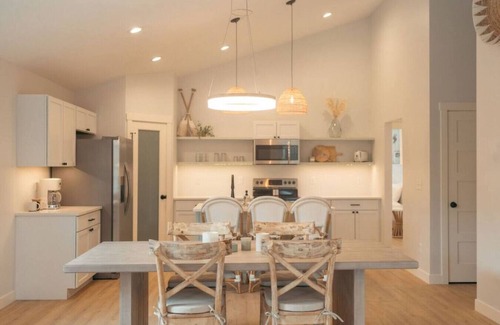 Park Point Casa | Park Point Scandinavian Home🌲 Family Retreat ☀️ 🌊 Pet Friendly 🐾