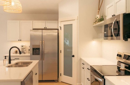 Park Point Casa | Park Point Scandinavian Home🌲 Family Retreat ☀️ 🌊 Pet Friendly 🐾