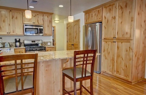 Yosemite West Apartamento | Hermoso Apartamento En el interior del Parque Puertas - A / C y WiFi