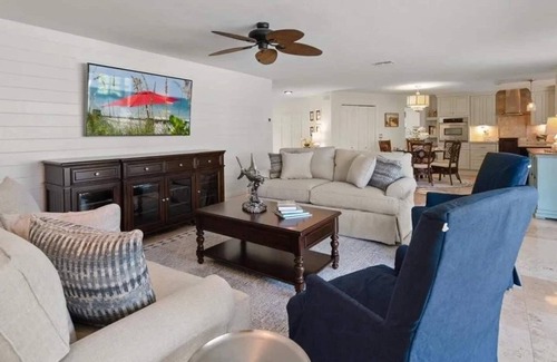 Park Shore Casa | Park Shore Paradise Minutes to White Sand Beaches