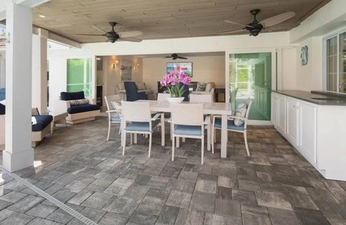 Park Shore Casa | Park Shore Paradise Minutes to White Sand Beaches