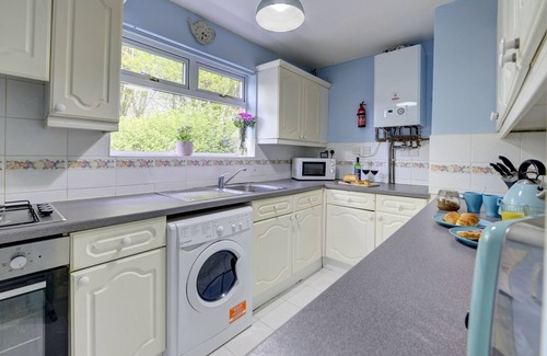 Warrington Casa | Park View - 4 bedrooms, sleeps 7 family members or 5 contractors