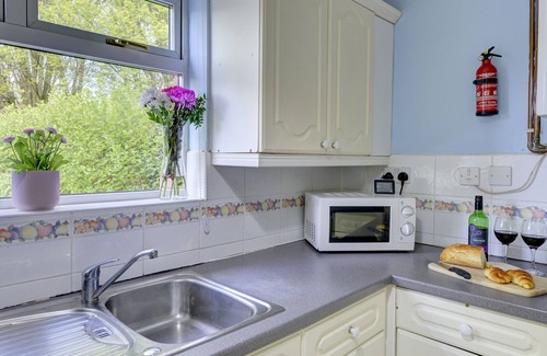 Warrington Casa | Park View - 4 bedrooms, sleeps 7 family members or 5 contractors