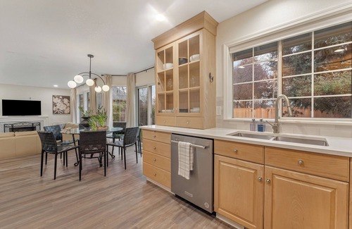 Vancouver Casa | PARK VIEW! 4Bed/2.5bath Vancouver Park Home with a Direct Backyard Park Access