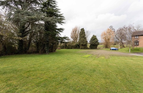 Salfords Apartamento | Park View Garden Apartment