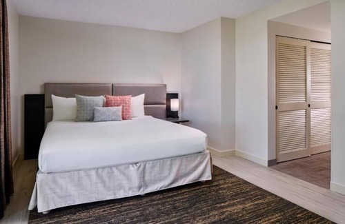 Diamond Head - Kapahulu - St. Louis Hotel | Park View King | Kaimana Beach Hotel | Views of Lush Kapiolani Park