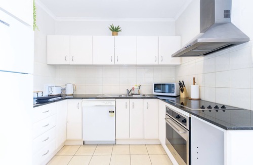 Caulfield North Apartamento | Park View Modern Apartment With Balcony & Parking
